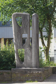 Unbekannte/r Künstler*in: Paul-Julius-Reuter-Denkmal, geschätzt nach 1960. Foto: jvf, Lizenz: CC BY-SA 4.0