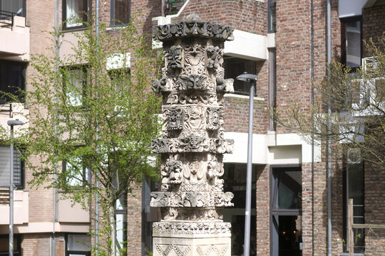 Elmar Hillebrand: Stele Augustinerplatzbrunnen, 1971. Foto: jvf, Lizenz: CC BY-SA 4.0
