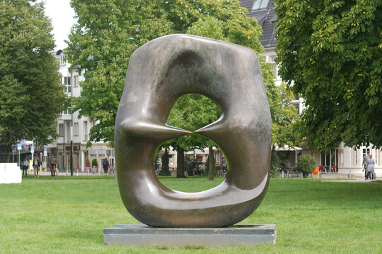 Henry Moore: Oval with Points, 1969. Foto: jvf, Lizenz: CC BY-SA 4.0