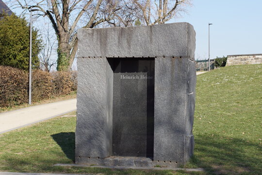 Ulrich Rückriem: Heinrich Heine Denkmal, 1982. Foto: jvf, Lizenz: CC BY-SA 4.0