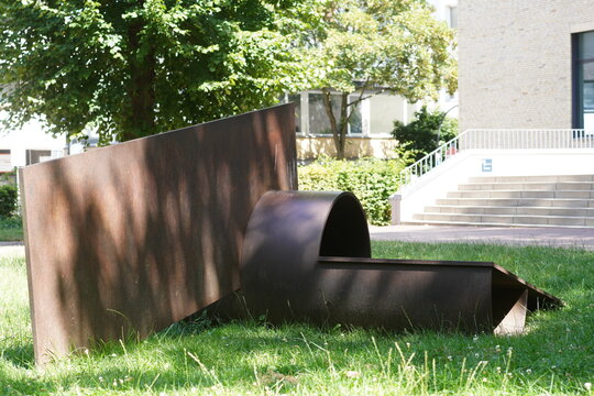 Heinz-Günter Prager: Liegende Zylinderskulptur II, 1981. Foto: jvf, Lizenz: CC BY-SA 4.0