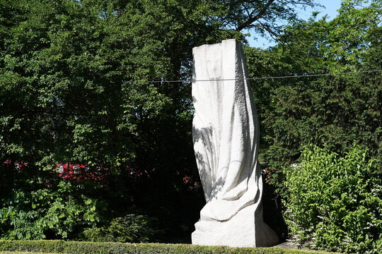 Peter Rübsam: Gustaf Gründgens Denkmal, 1984. Foto: jvf, Lizenz: CC BY-SA 4.0