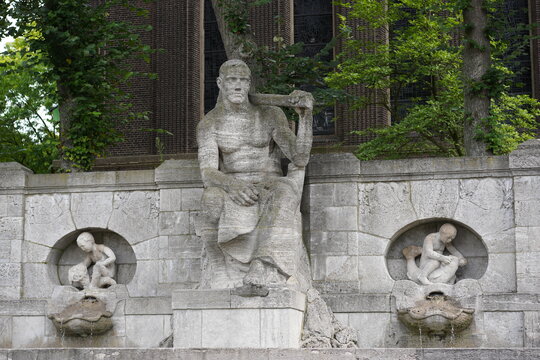 Ulfert Janssen: Jahrhundertbrunnen, 1907. Foto: jvf, Lizenz: CC BY-SA 4.0