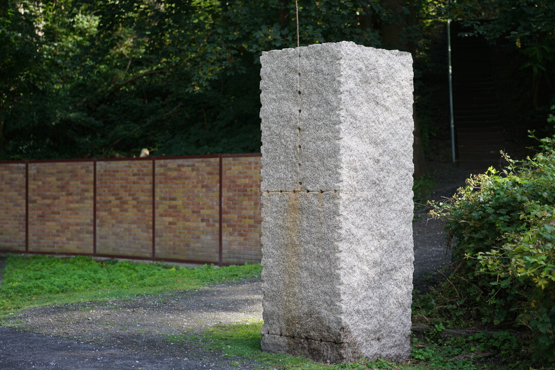 Ulrich Rückriem: Ohne Titel (Finnischer Granit), 1993. Foto: jvf, Lizenz: CC BY-SA 4.0