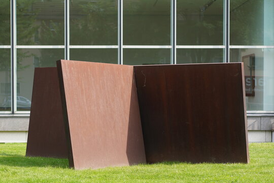 Richard Serra: Inverted House of Cards, 1969/1983. Foto: jvf, Lizenz: CC BY-SA 4.0