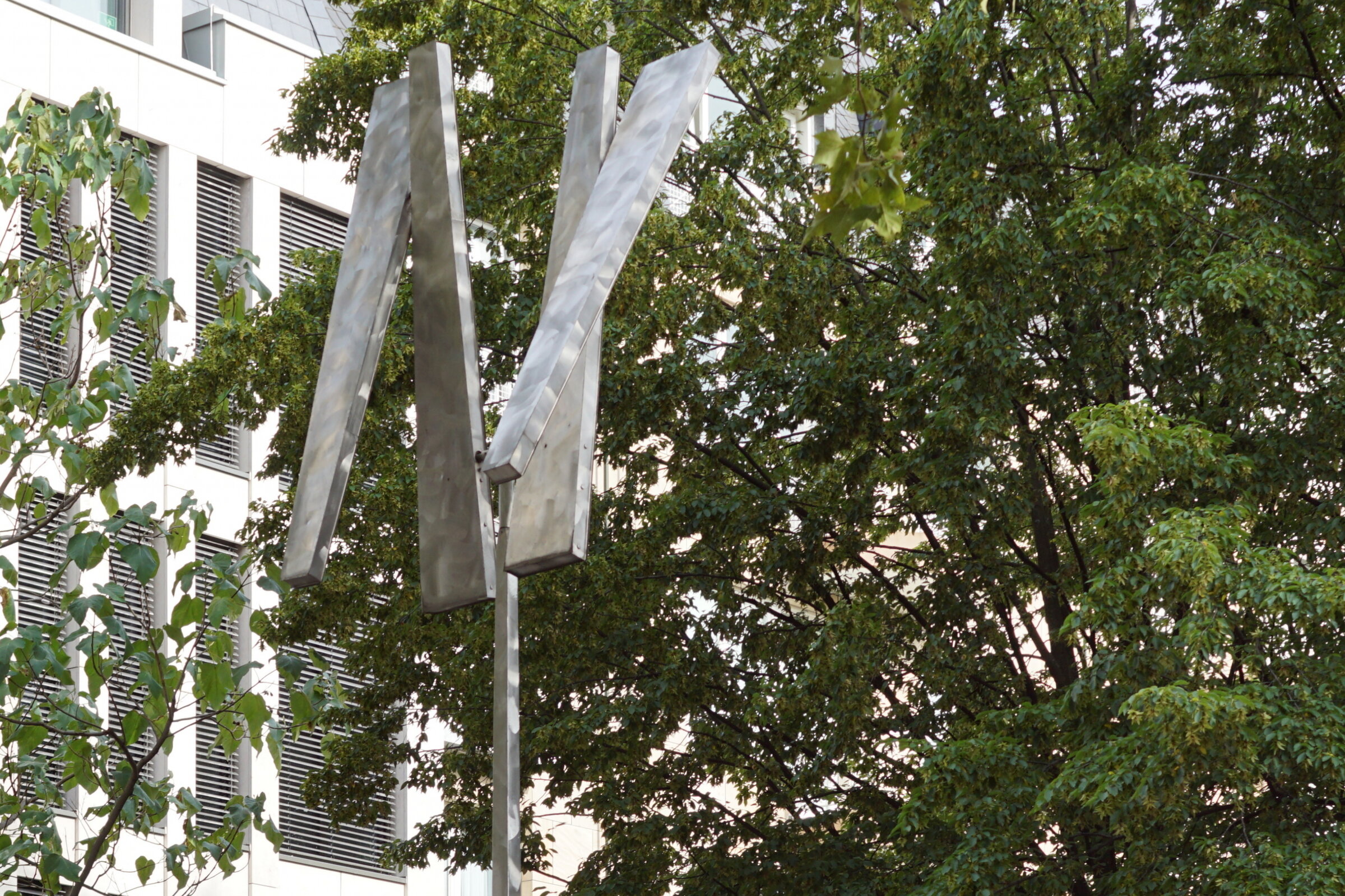 Two Open Rectangles George Rickey Outside George Rickey: Four Trapezoids as two Rectangles IV – Kulturraum.NRW