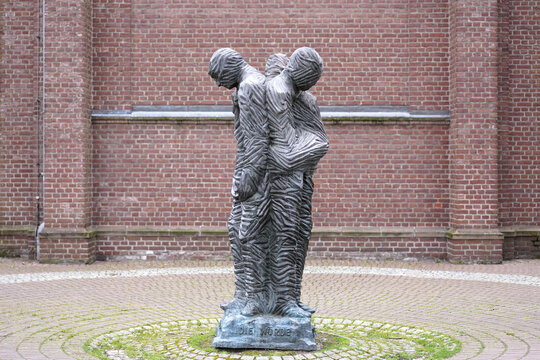 Christa Bremer: Verzweifelt – Gefangen – Geschändet, 1998. Foto: jvf, Lizenz: CC BY-SA 4.0