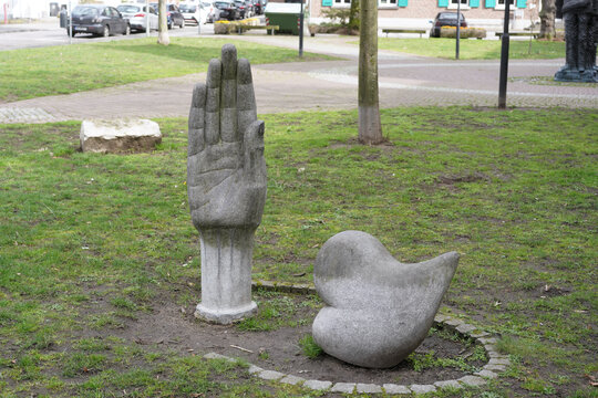 Hartmut Hegener: Mit Herz und Hand, 2004. Foto: jvf, Lizenz: CC BY-SA 4.0