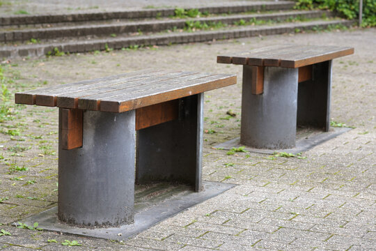 Erwin Heerich: Metallbänke, 1994/1995. Foto: jvf, Lizenz: CC BY-SA 4.0