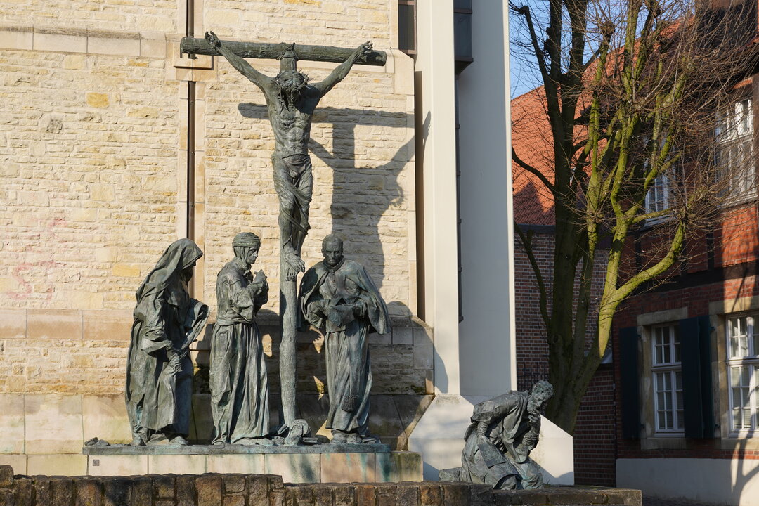 Bert Gerresheim, Kreuzigungsgruppe, 2004. Foto: jvf, Lizenz: CC BY-SA 4.0