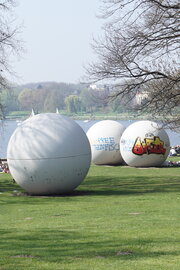 claes-oldenburg, Giant Pool Balls