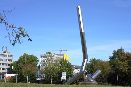 Erich Hauser: Raumsäule, 1973. Foto: jvf, Lizenz: CC BY-SA 4.0