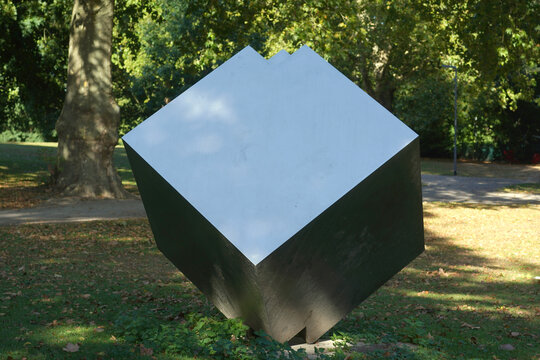 Josef Neuhaus: Würfel, 1975. Foto: jvf, Lizenz: CC BY-SA 4.0