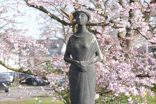 Marga Groove-Marković: Trauernde mit Friedenstaube, 1958. Foto: jvf, Lizenz: CC BY-SA 4.0